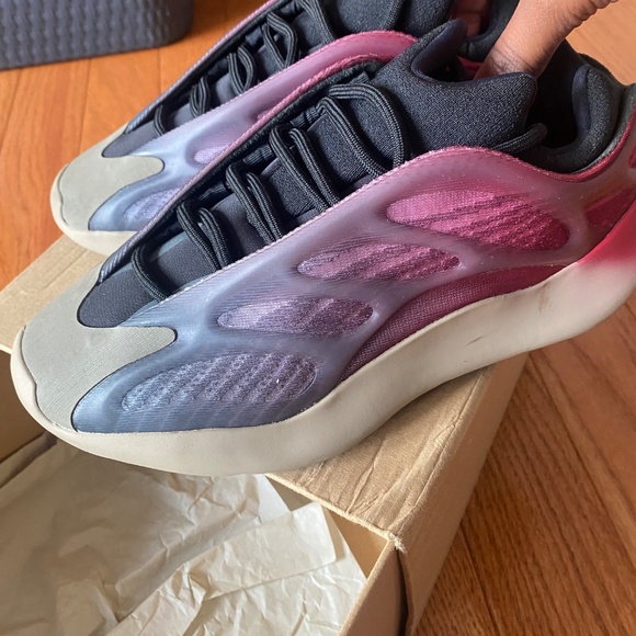 Yeezy 700 v3 fade carbon - Picture 6 of 7